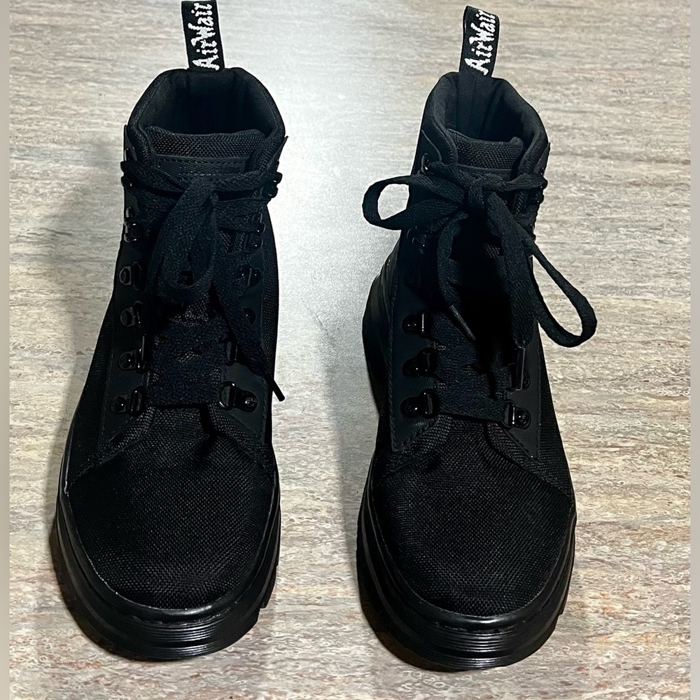 NWOB Dr. Martens Combs black combat ankle boots